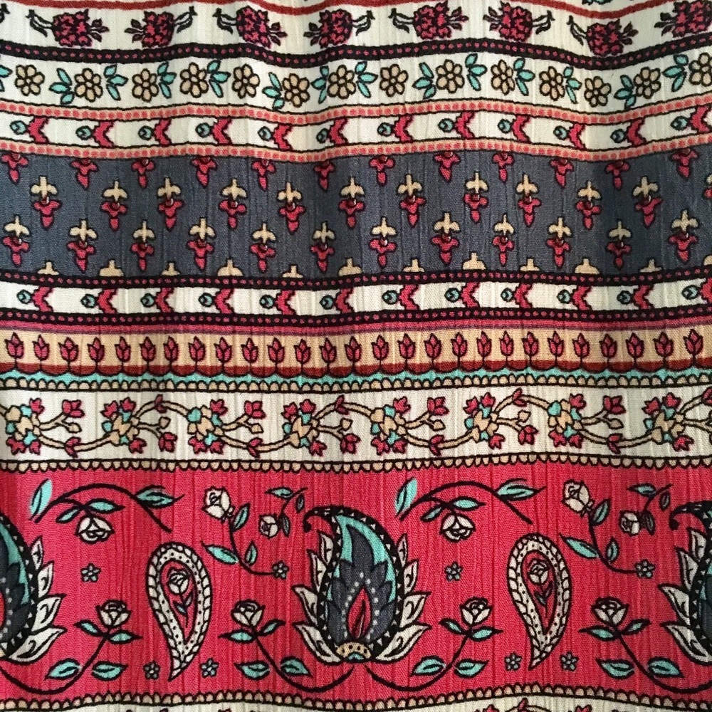 Patterned Crop Top - Picture 2 of 4